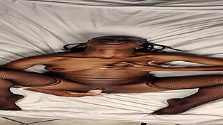 Watch me masturbate solo first time pussy dripping wet 😩💦🔥