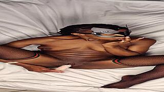 Watch me masturbate solo first time pussy dripping wet 😩💦🔥