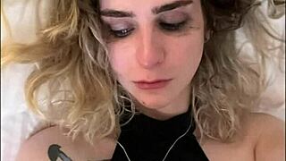 i cant believe aoife bee is a trans girl she's so hermosa crossdressing hot