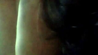 mira que rico se ve esa latina tatuada doblada quiero dos vergas cogiendo 🍑