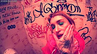 Tattooed babe's ass plug sparks outdoor orgasm bliss