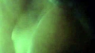 mira que rico se ve esa latina tatuada doblada quiero dos vergas cogiendo 🍑