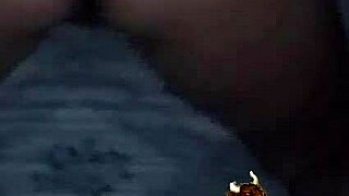 mira que rico se ve esa latina tatuada doblada quiero dos vergas cogiendo 🍑