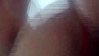 mira que rico se ve esa latina tatuada doblada quiero dos vergas cogiendo 🍑