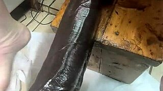 can you handle watching huge hankeys toys stretch her triple-wide?