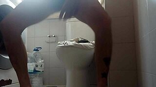 he shaves big dick then spits out tons of thick milk 💦🍆