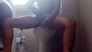 he shaves big dick then spits out tons of thick milk 💦🍆