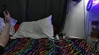 i shake my ass for lesbian fans watching on cam