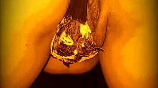 mi vecino mete dedos en mi coño mientras mi marido labora y no se entera de nada