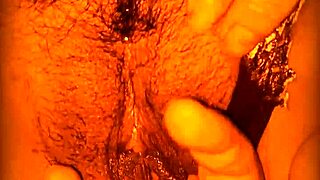 mi vecino mete dedos en mi coño mientras mi marido labora y no se entera de nada