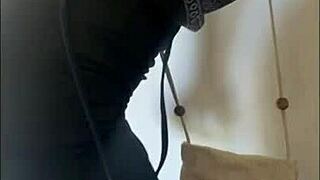 Mais um videozinho quente do kasal doideira, ele comendo a latina curvy de quatro, gozando na bunda peluda e lambendo a buceta shaved dela sem parar!