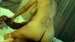 corno fica em casa enquanto puta casada engole 25cm de pau inteiro