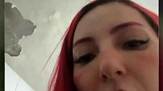 a putinha aceitou dar o cuzinho em banheiro público com chamada de vídeo pro amante