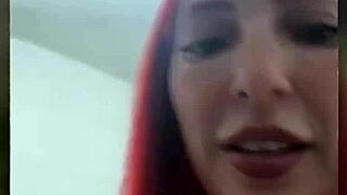 a putinha aceitou dar o cuzinho em banheiro público com chamada de vídeo pro amante