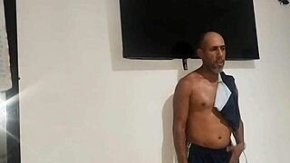 esposa colombiana culona infiel folla la polla del amigo mientras el cornudo trabaja gimiendo de placer casero