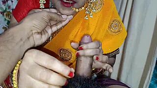Bahú sneaks into sasur bedroom dirty hindi talk leads to hot pussy fuck