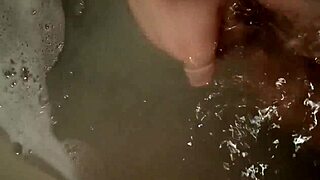 daytona hale soaks her big tits in the bath playing with dildo