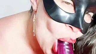 check out this latina colombiana milf's giant cameltoe pussy lips in leggings masturbating for her stepson