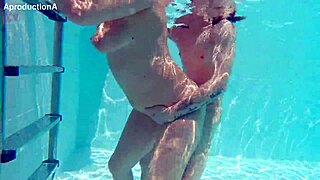 diver gets anal toy pounded underwater by her new fuckboy