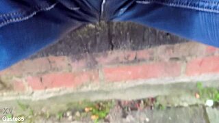 wanna see me peeing right in my jeans outdoors?
