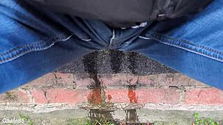 wanna see me peeing right in my jeans outdoors?