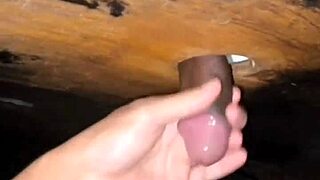 nas cabines do cinema pirocuda torrou no cu do putinho muscular