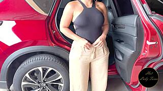 big ass neighbor grinds huge cock in car 🚗🍑💦