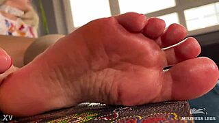 bold goddess spreads wrinkled pink oily soles toes teasing foot fetish closeup