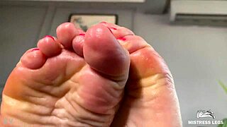 bold goddess spreads wrinkled pink oily soles toes teasing foot fetish closeup