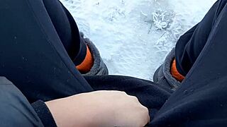 i jerk off in public park risking it all on passersby