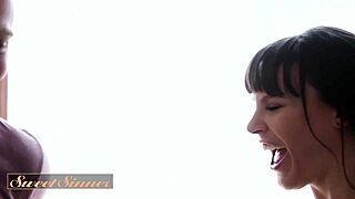 AIDRA FOX INVITES GUY FOR FOOD BUT SAVORS HIS COCK IN BEDROOM Doggystyle RIDE!