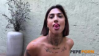 valeria del rio fucks seville fan outdoors, ass shaking hard 😍🍑