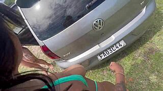 Ei, você já imaginou foder uma latina emo no mato com as amigas depois de um rolê de carro?