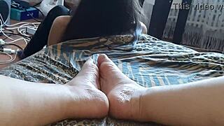 my stepsis reads by the fan... i jerk my huge clit watching her secretly