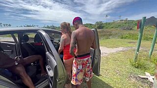 Ei, você já imaginou foder uma latina emo no mato com as amigas depois de um rolê de carro?