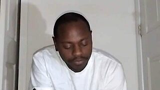 relaxing stretches eating banana thankful holiday workout vibes