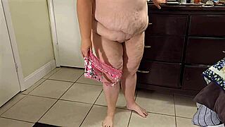 big ass plump white granny bbw stretches phat booty and meaty pussy in closeup workout