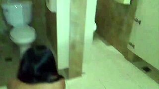 mi novia me mama la polla viendo porno hasta correrme 😍💦
