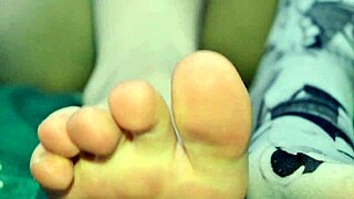 hey you snuck into stepsis room late night... now jerk to her soft toes and lick those tight holes 😈👅