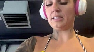 Sweaty Wet Pussy at Copacabana Gym Workout!