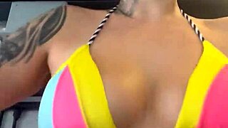Sweaty Wet Pussy at Copacabana Gym Workout!