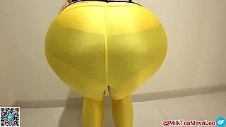 amateur asian bombshell rocks huge ass cameltoe through tight leggings