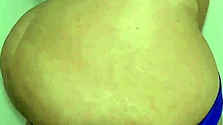 Stepmom Soraya's Huge Perfect Ass Shakes Before Bed