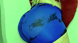 Stepmom Soraya's Huge Perfect Ass Shakes Before Bed