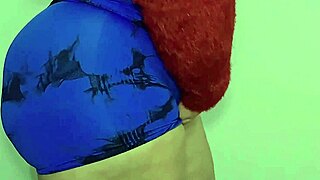 Stepmom Soraya's Huge Perfect Ass Shakes Before Bed