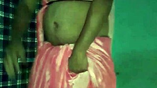 Shemale Dances Seductively in Saree Performing Hot Indian Mujra