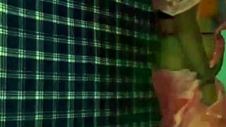 Shemale Dances Seductively in Saree Performing Hot Indian Mujra