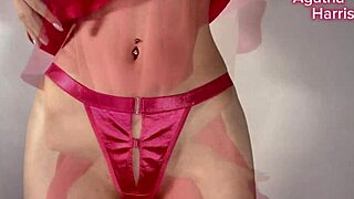 i try shovin this huge dildo in my tight pussy but it wont fit ugh