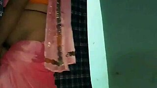 Shemale Dances Seductively in Saree Performing Hot Indian Mujra