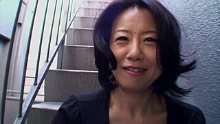 junko sakashita flashes her boobs on street after getting excited